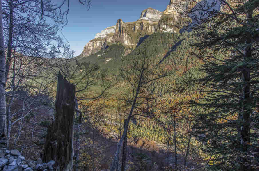 Huesca - parque nacional de Ordesa y Monte Perdido - valle de Ordesa 79 - senda de los Cazadores.jpg